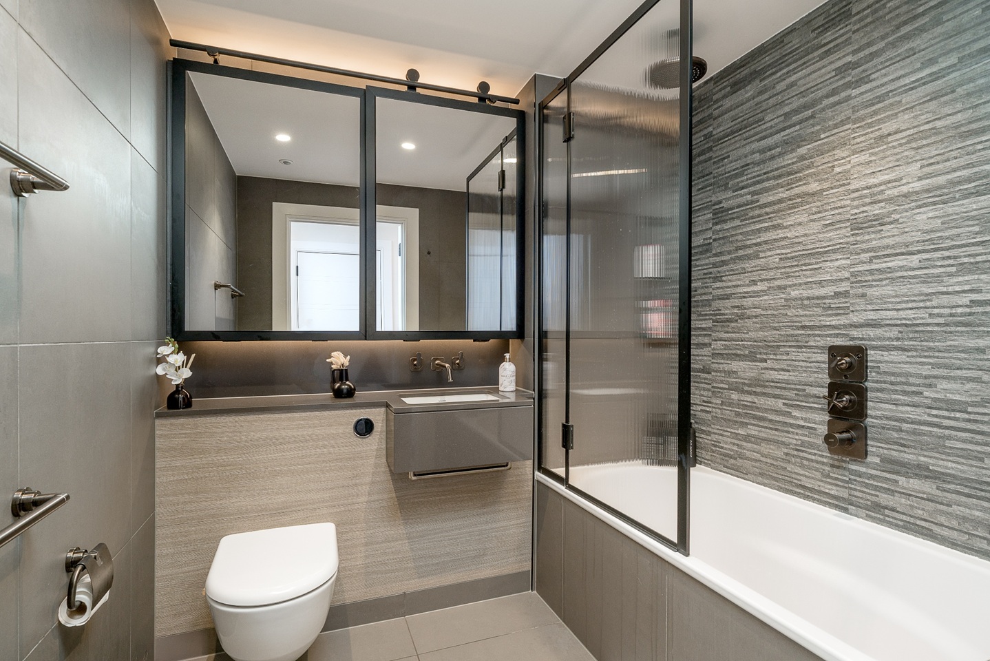 Additional image 9 of 2 Bed Flat, Salisbury House, SW11, N1 7GU