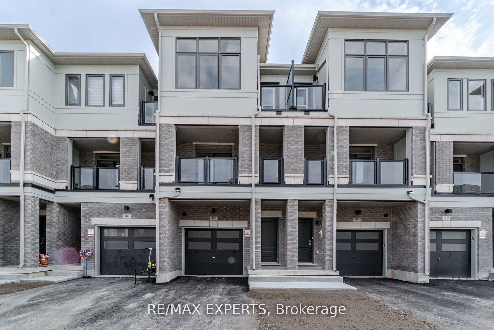 402 Okanagan Path, Oshawa, ON, L1H 0B1
