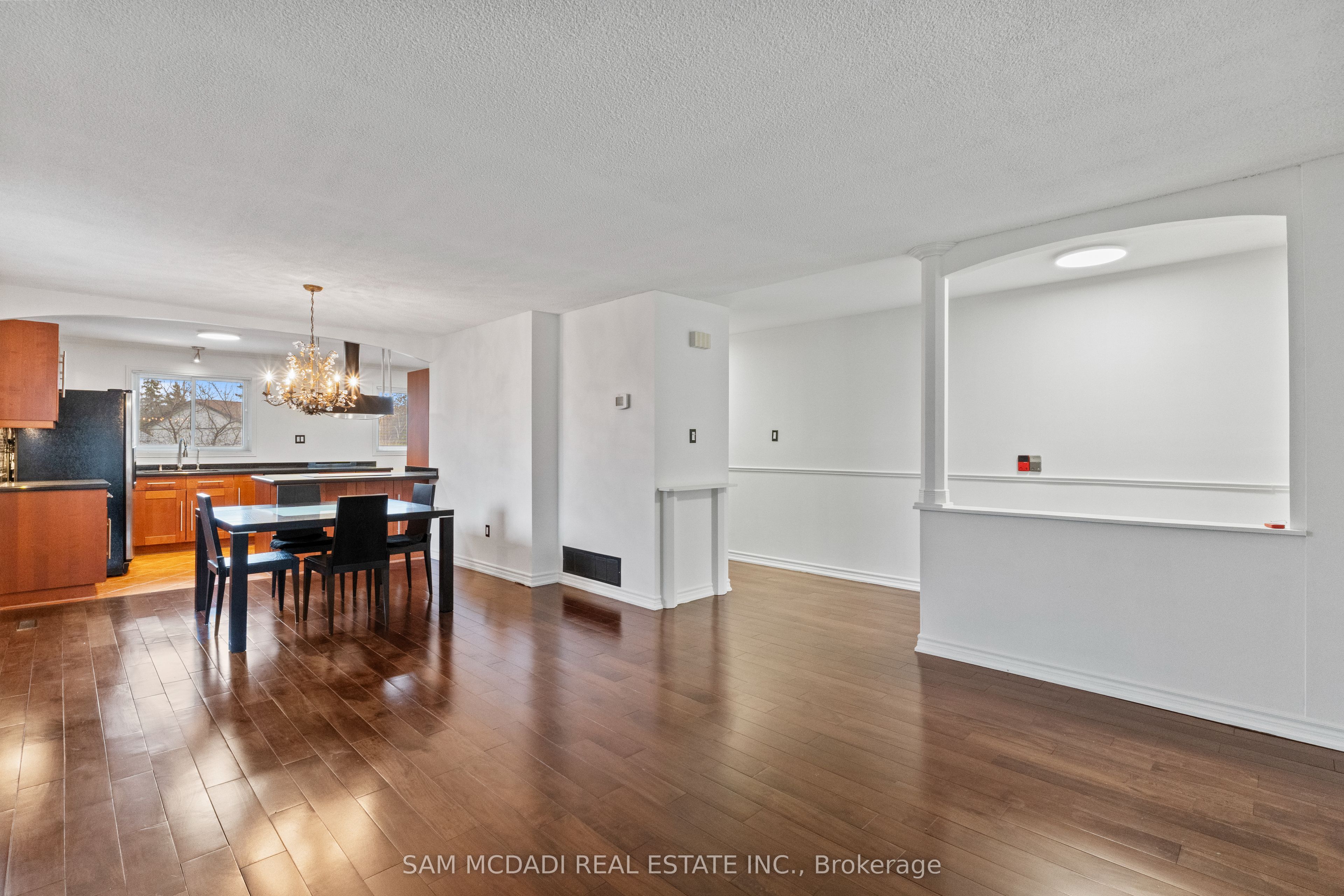 Additional image 4 of 6085 Starfield Crescent, Mississauga, ON, L5N 1X2