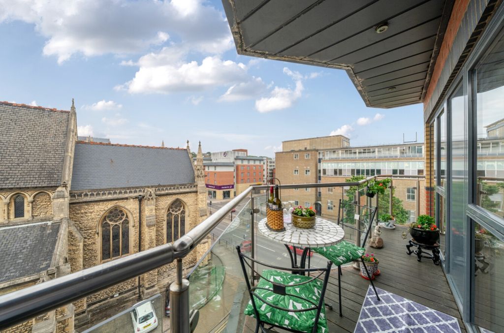 2 bed flat for saleThorngate House, St. Swithins Square, Lincoln, Lincolnshire LN2 photo 3