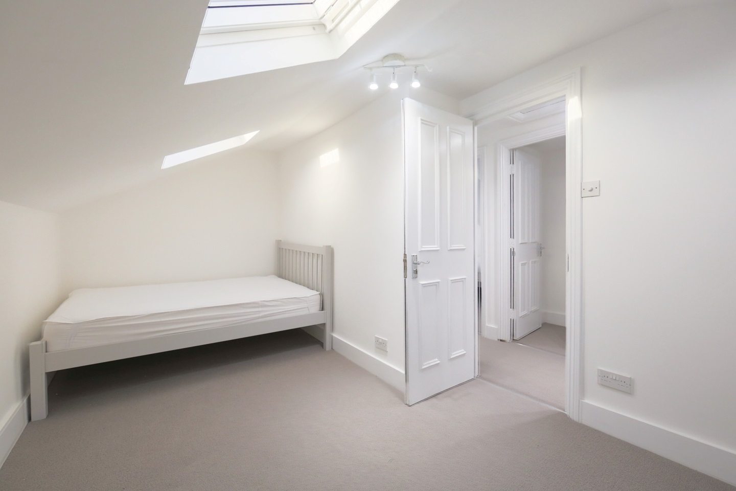 Additional image 5 of 4 Bed Flat, Hawley Road, NW1, N1 7GU