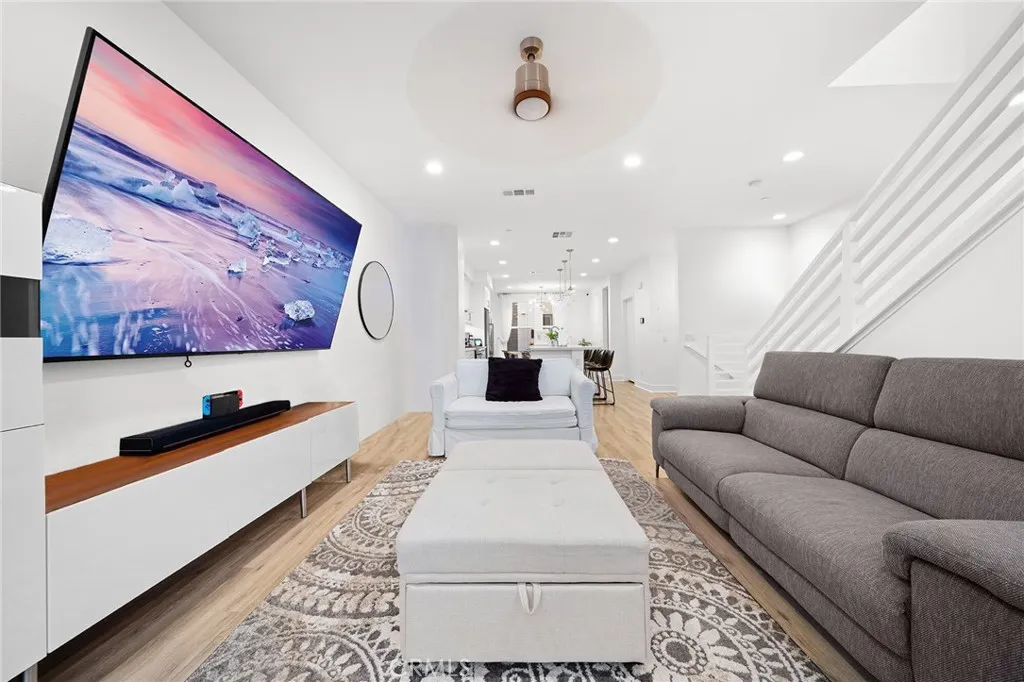 Additional image 9 of 657 Wedge, Costa Mesa, CA 92627