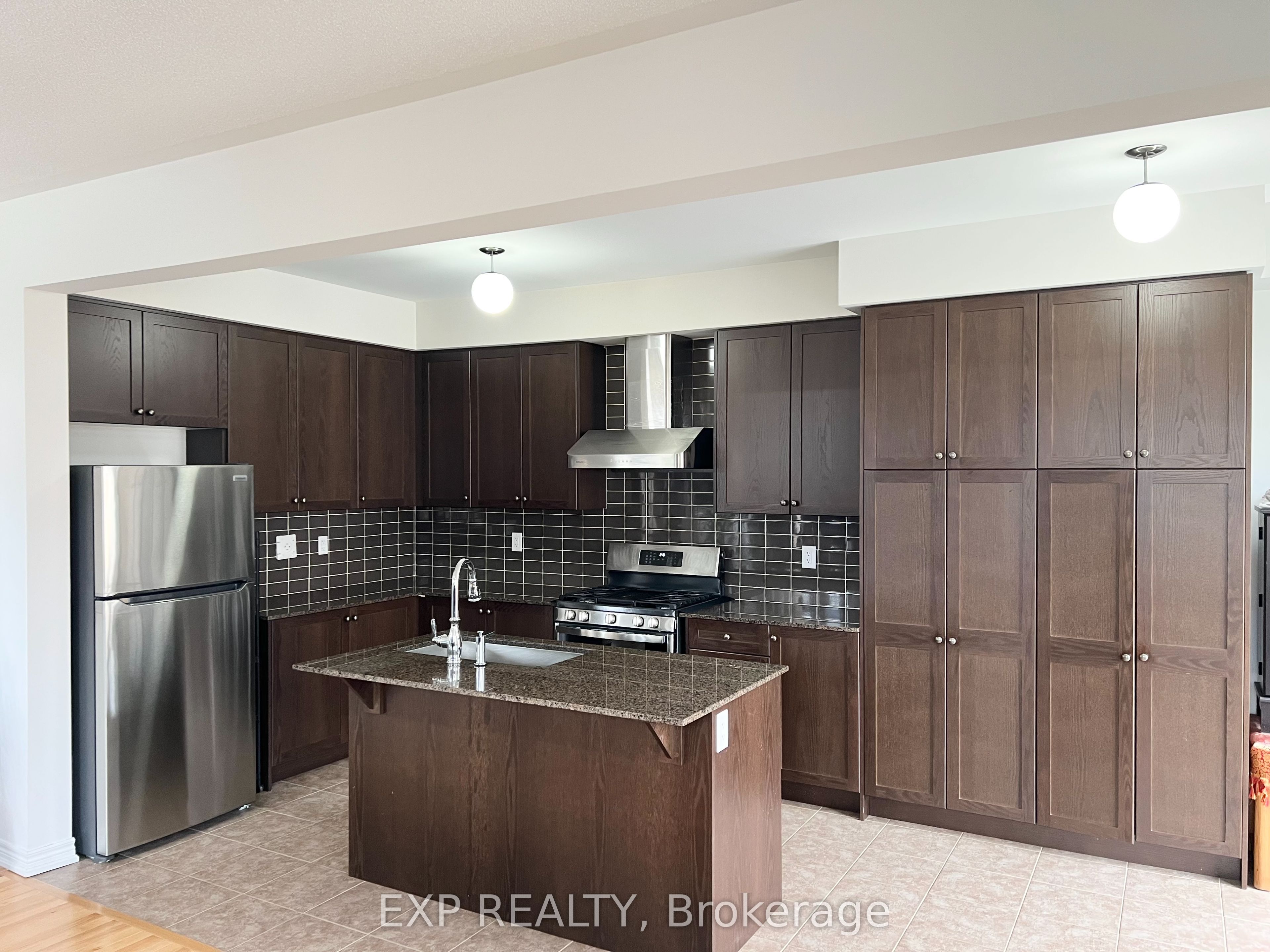 Additional image 3 of 2 Littlewood Drive, Whitby, ON, L1P 0H4