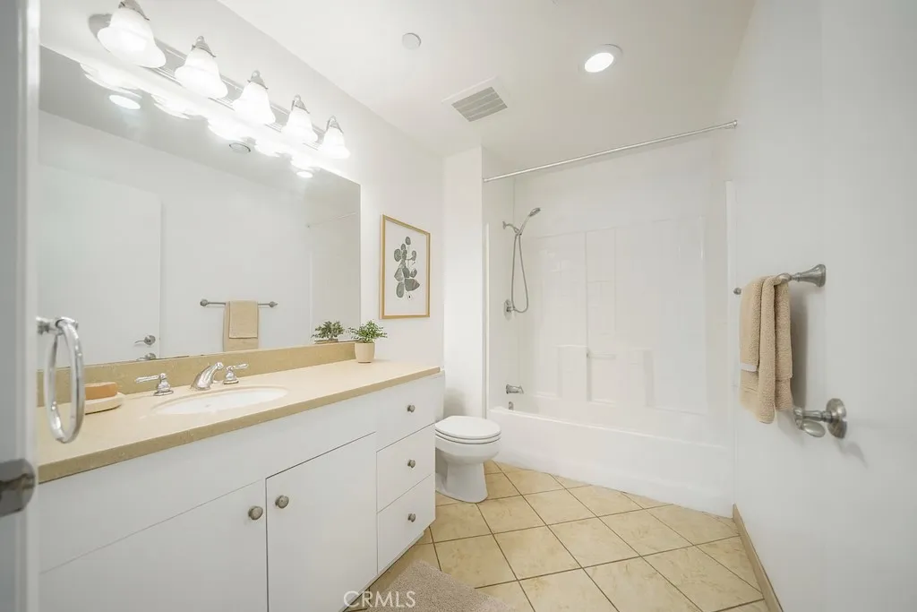 Additional image 5 of 13941 Sherman Way Unit 205, Van Nuys, CA 91405