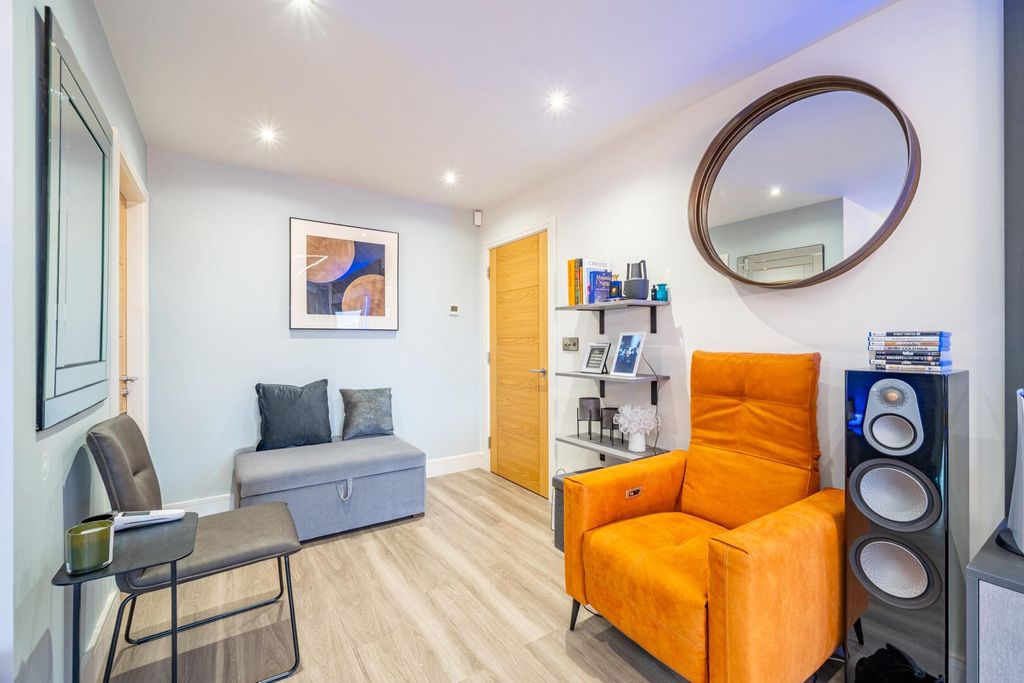 2 bed flat for saleNicker Hill, Keyworth, Nottingham NG12 photo 5