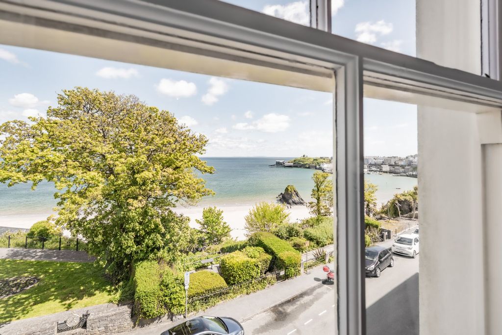 3 bed flat for saleThe Croft, Tenby SA70 photo 2