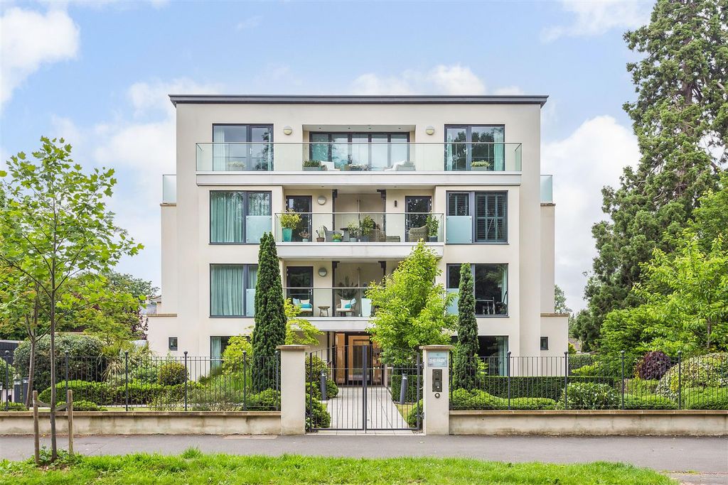 4 bed flat for saleThe Park, Cheltenham GL50