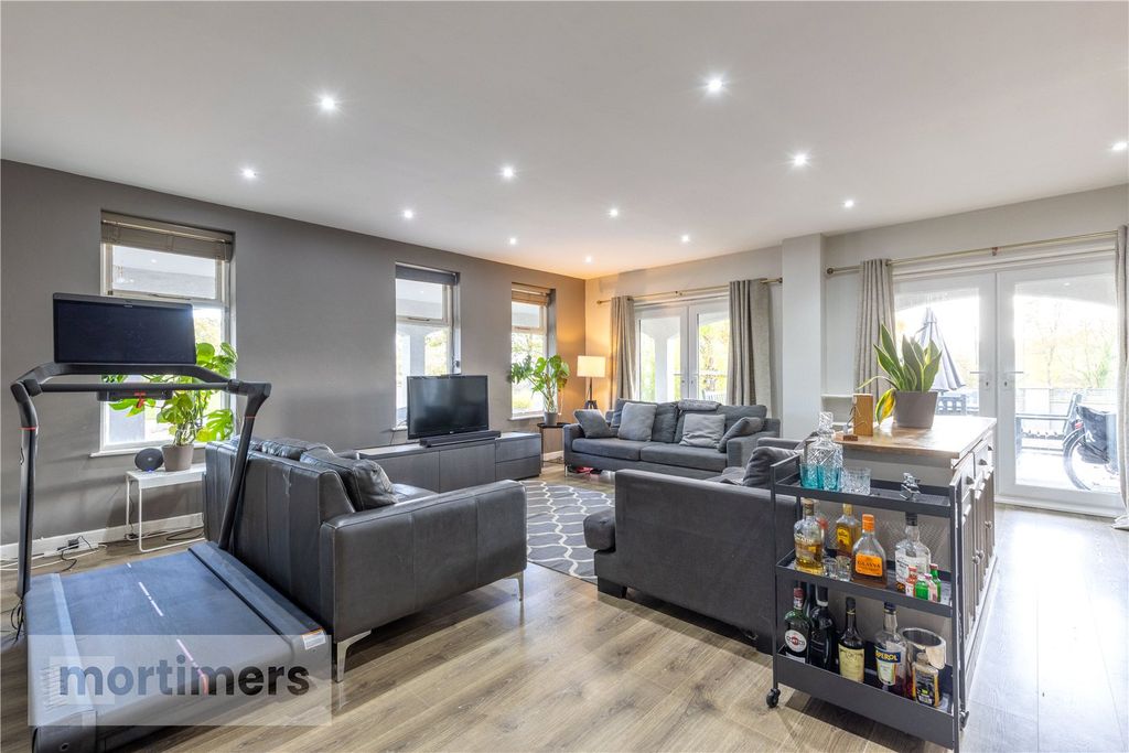Additional image 5 of 5 bed flat for saleLovely Hall Lane, Salesbury, Blackburn, Lancashire BB1