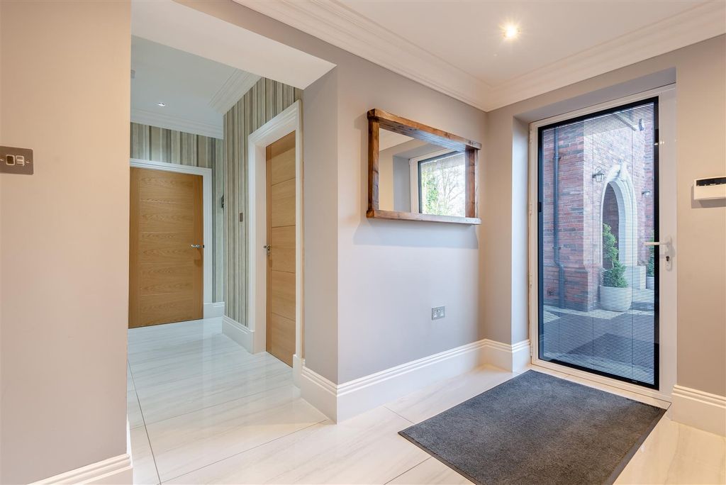 8 bed detached house for saleWoodside Drive, Sutton Coldfield B74 photo 4