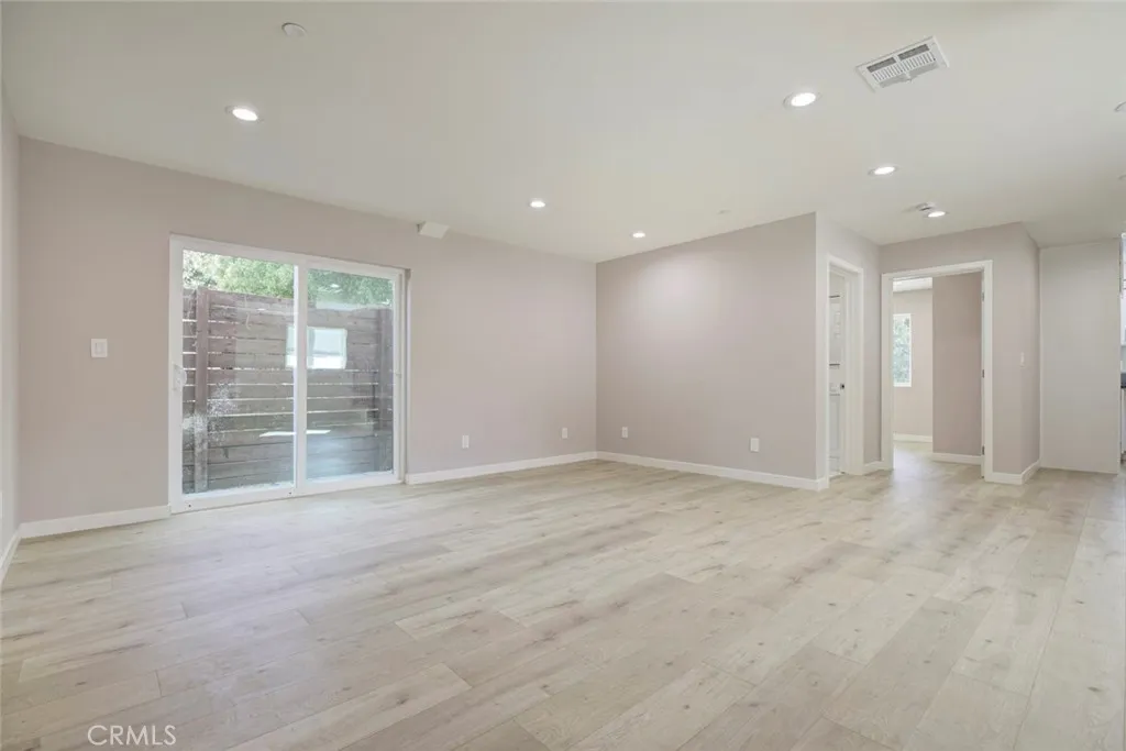 Additional image 28 of 15557 Wyandotte Street, Van Nuys, CA 91406