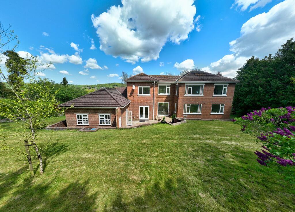 Common Lane, River, CT17