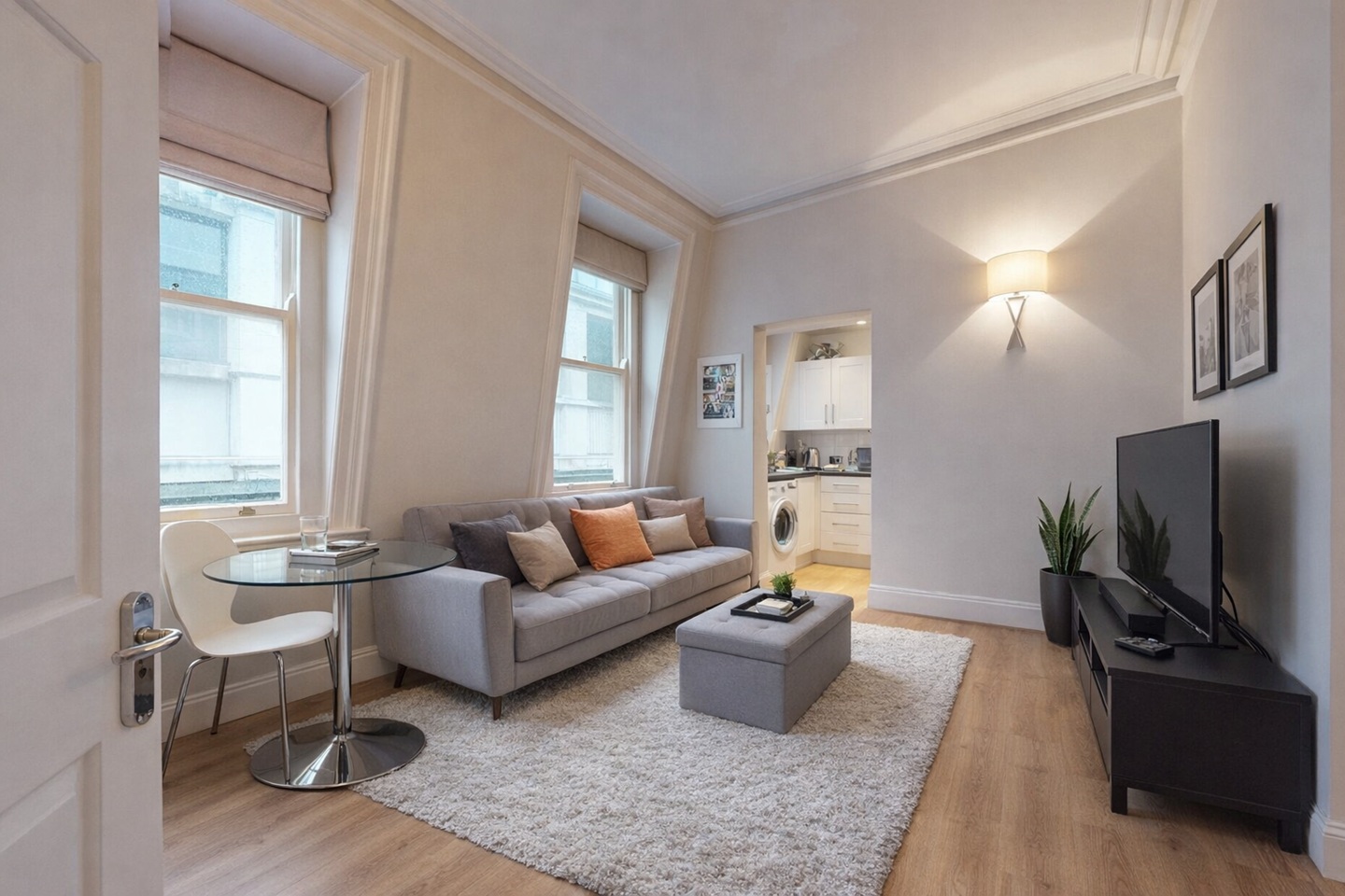 1 Bed Flat, Bank Chambers, SW1Y