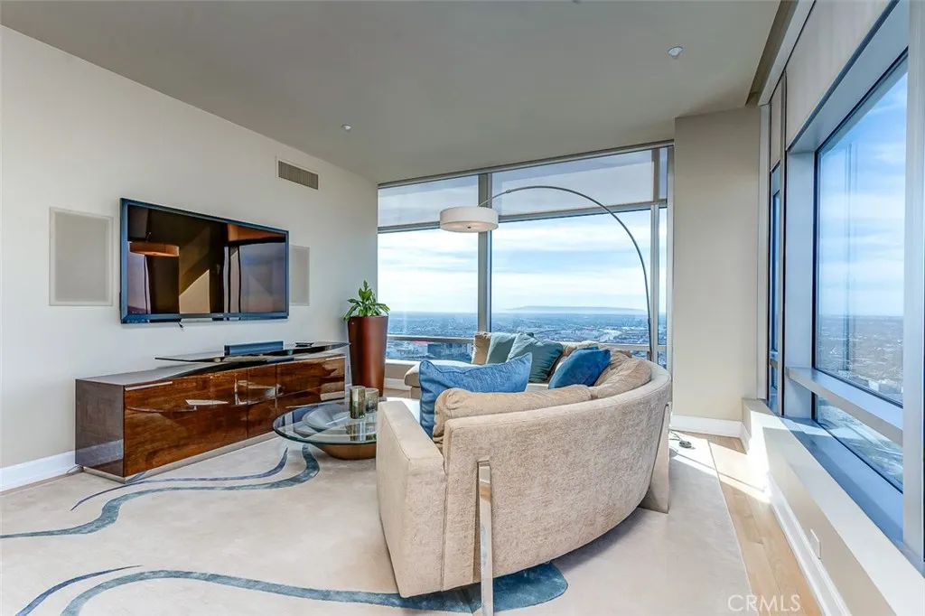 Additional image 3 of 900 W Olympic Blvd, Los Angeles, CA 90015