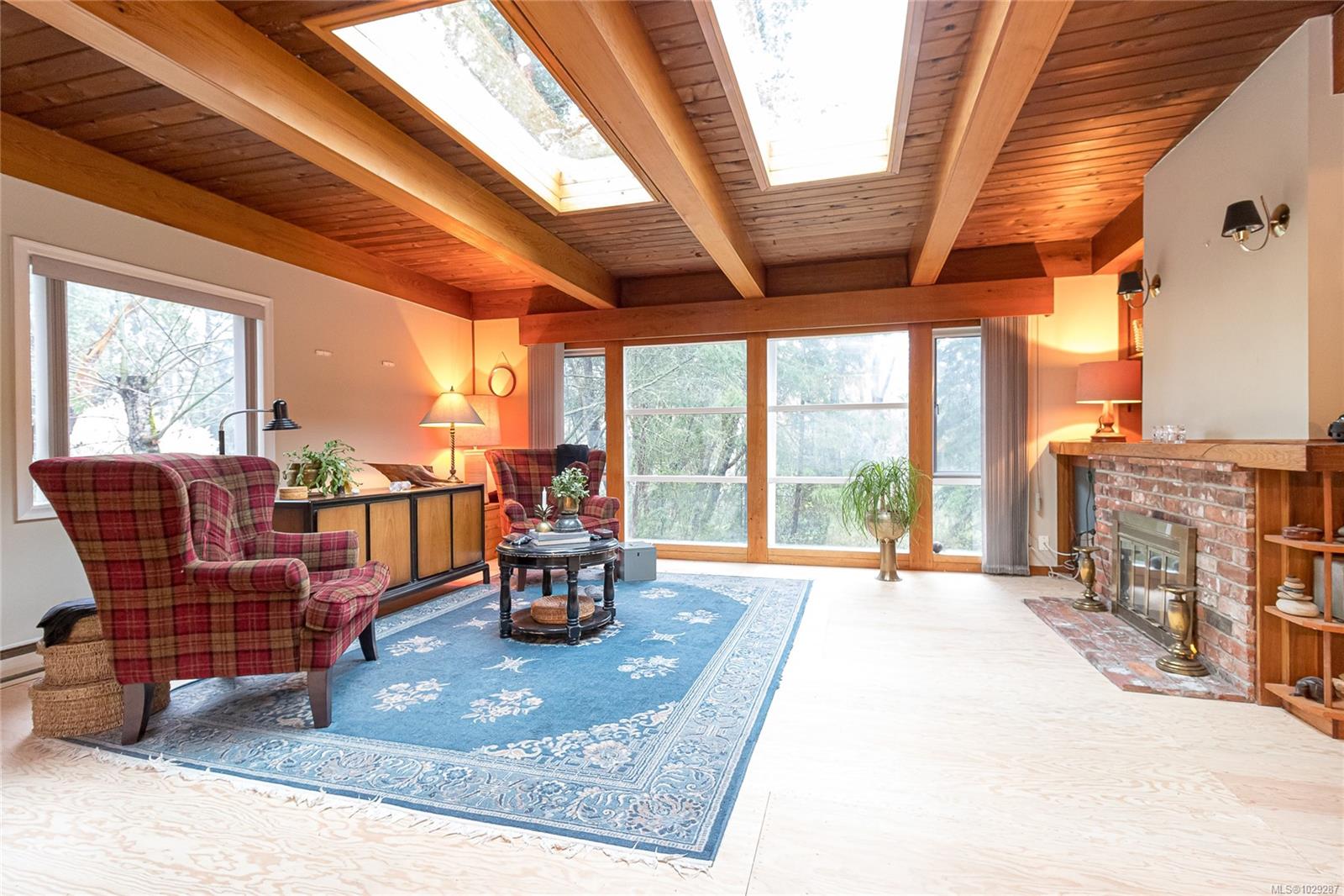 8050 Rae-leigh Place, Central Saanich, BC, V8M 1S2