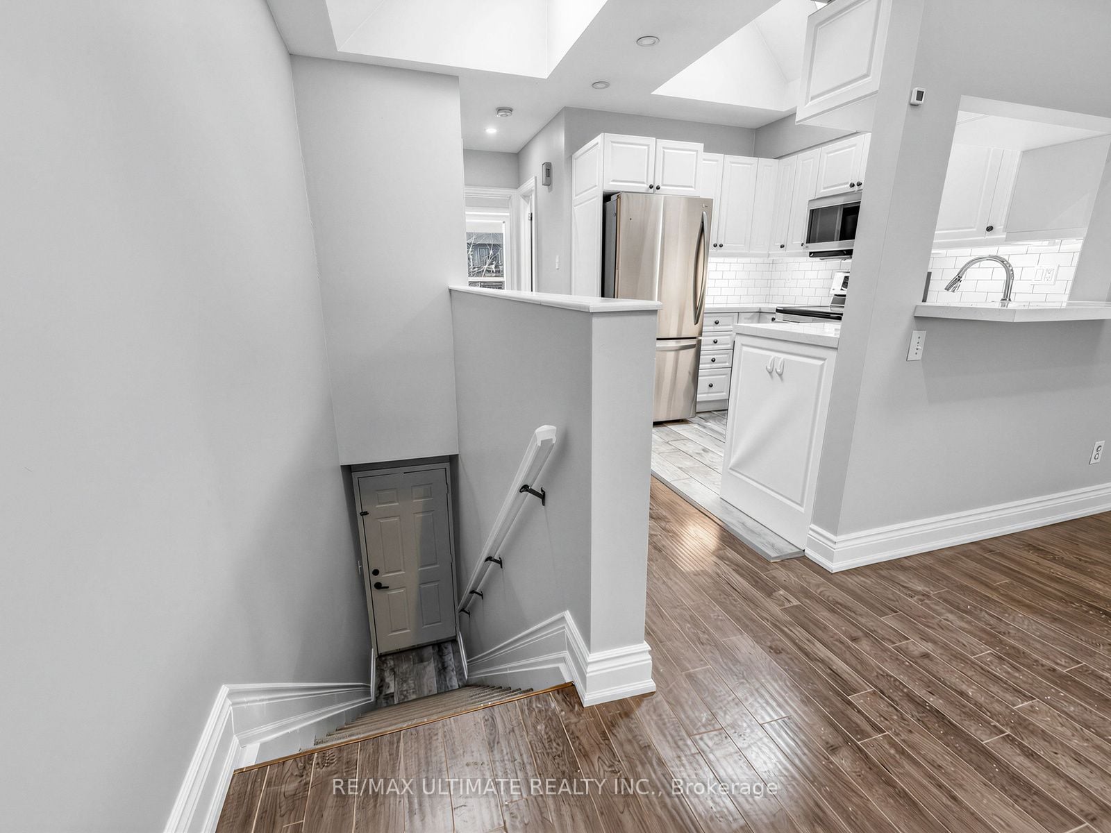 Additional image 3 of 2 Upper Leve-213 Langley Avenue, Toronto, ON, M4K 1C1