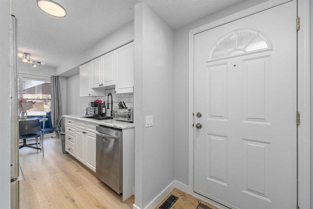 Additional image 5 of 1-5315 53 Avenue NW, Calgary, AB, T3A 2E7
