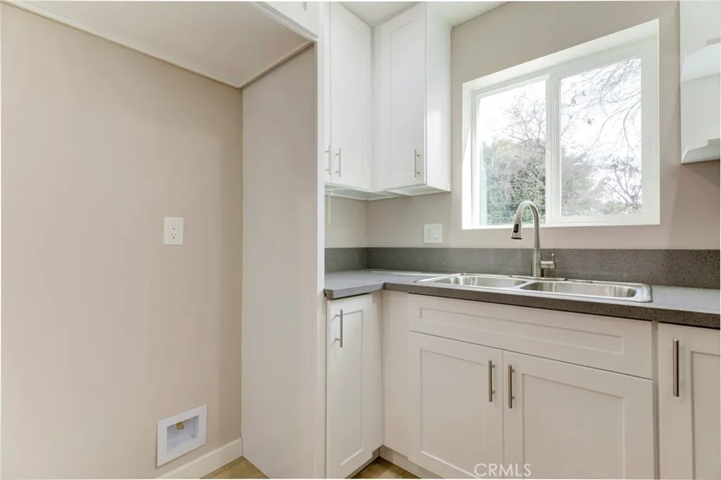 Additional image 34 of 15557 Wyandotte Street, Van Nuys, CA 91406