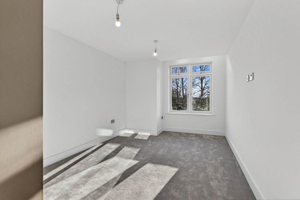 Additional image 5 of 2 bed flat for saleBenson Road, Stratford Upon Avon, Warwickshire CV37