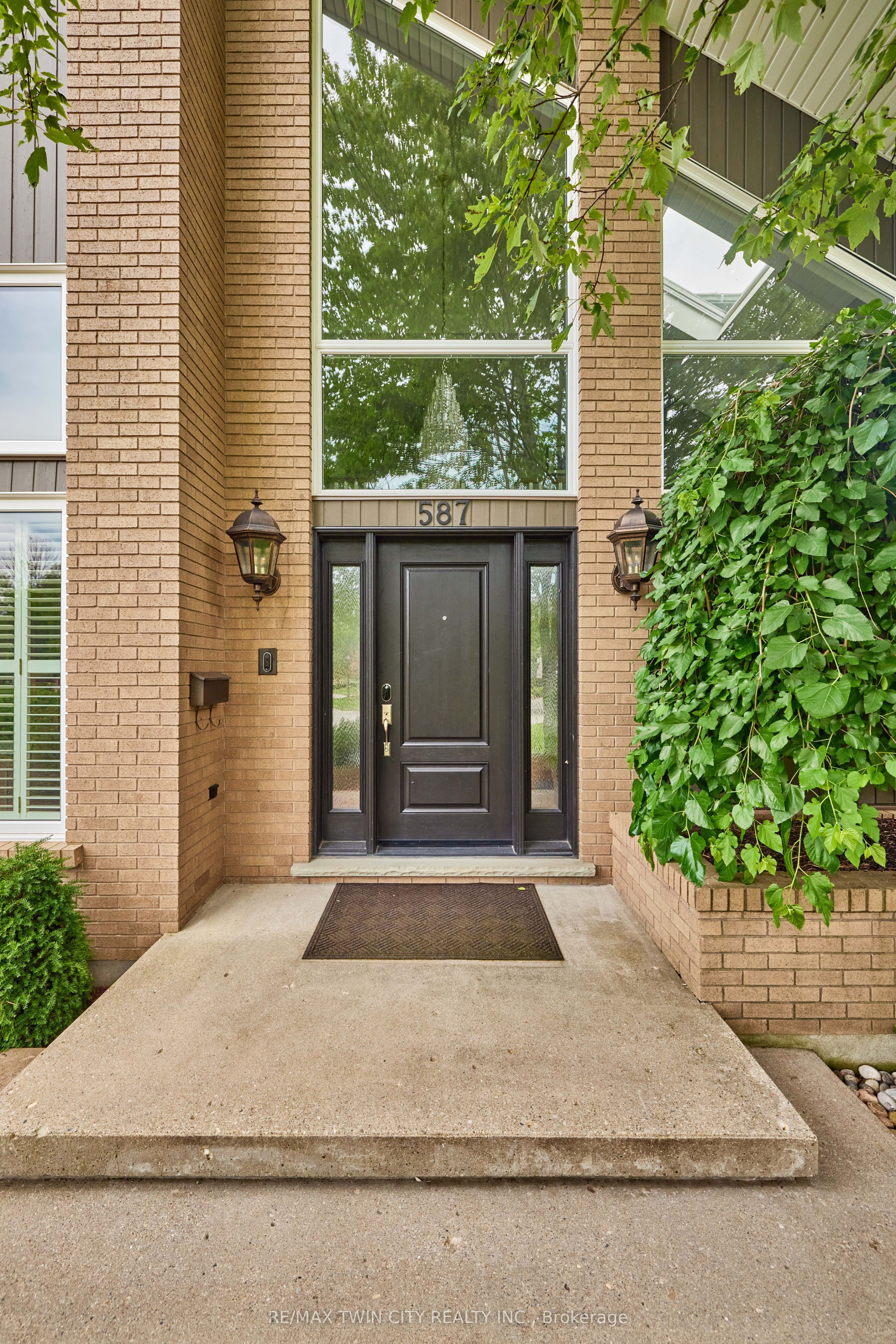 Additional image 3 of 587 Manorwood Court, Waterloo, ON, N2K 3L7