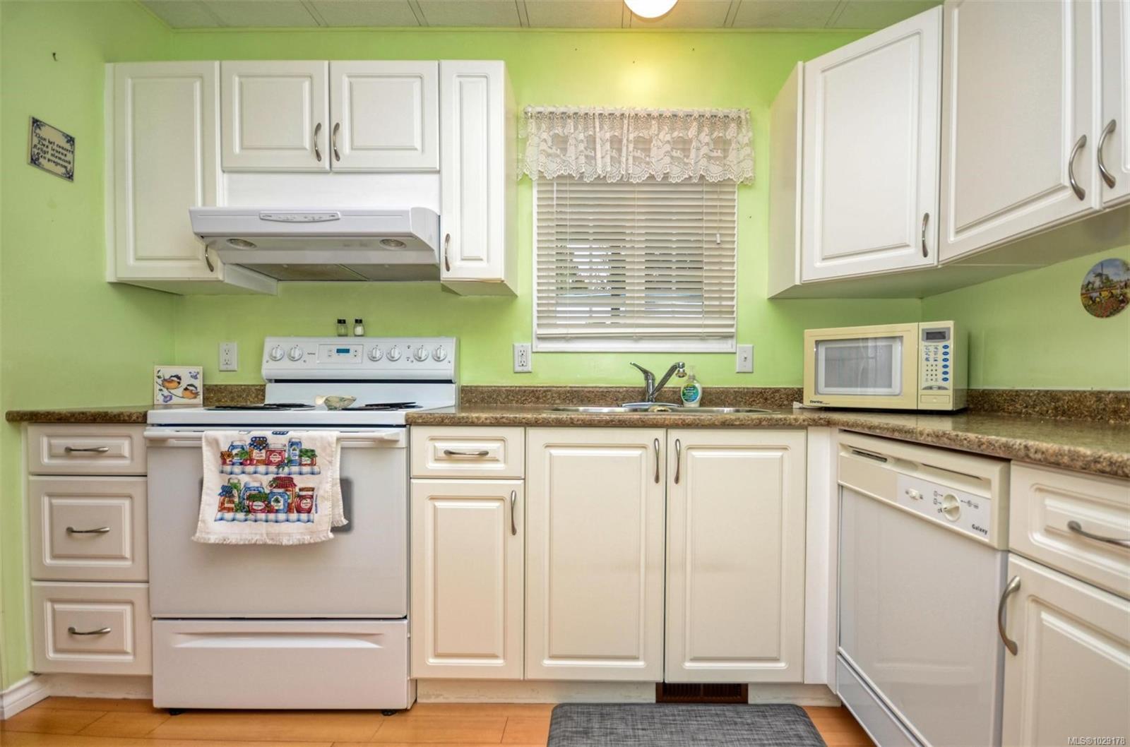 Additional image 3 of 9413 Brookwood Drive, Sidney, BC, V8L 4H1