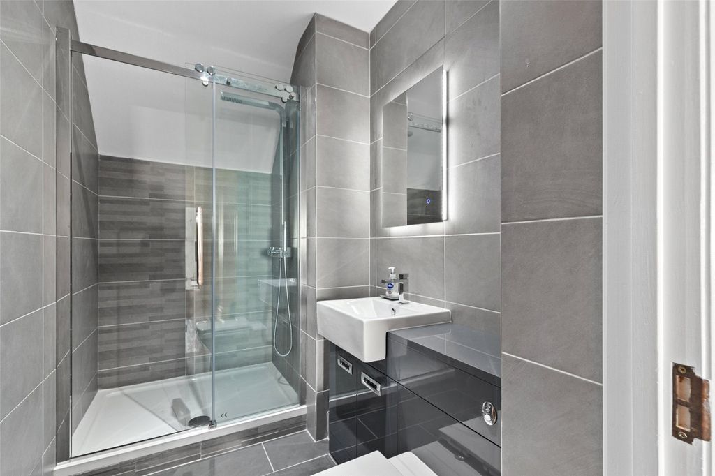 Additional image 7 of 3 bed flat for saleFlat 16 Mansion House, Bryn Y Mor, Narberth Road, Tenby, Pembrokeshire SA70