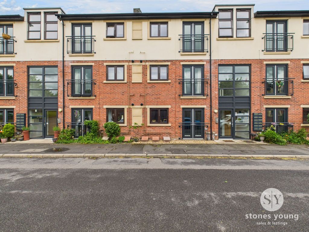2 bed flat for salePetre Wood Crescent, Langho BB6