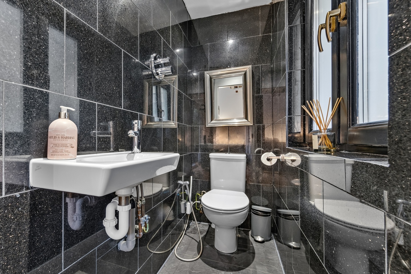 Additional image 14 of 2 Bed Flat, Ovington Mews, SW3, N1 7GU