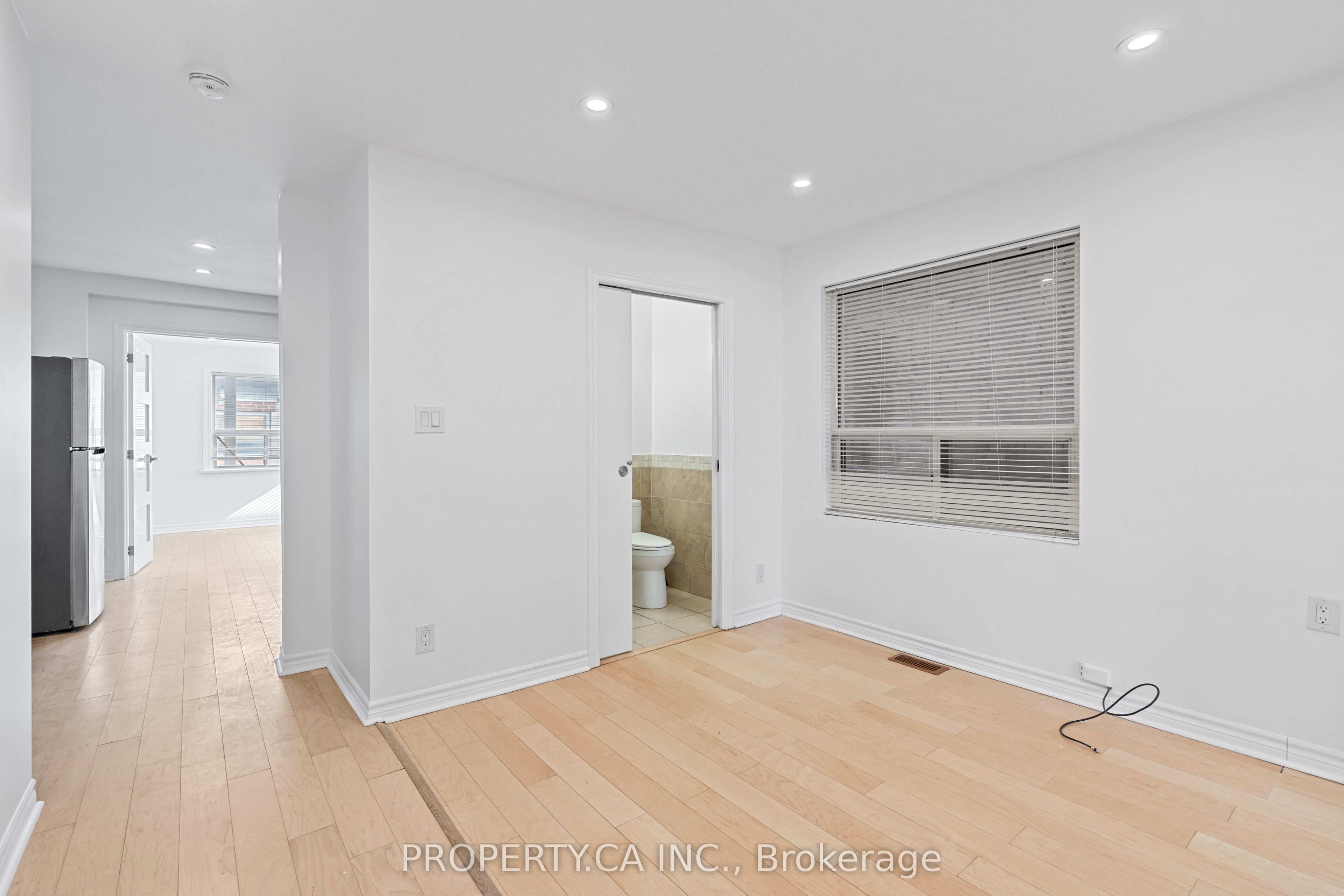 Additional image 2 of 679 Vaughan Road, Toronto, ON, M6E 2Y7