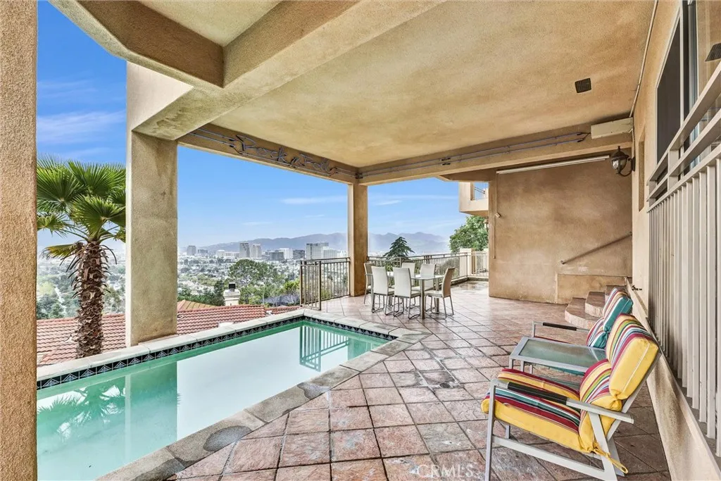 876 Harrington Rd, Glendale, CA 91207