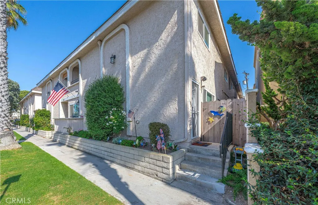 Additional image 3 of 208 19th Street Unit 3, Huntington Beach, CA 92648