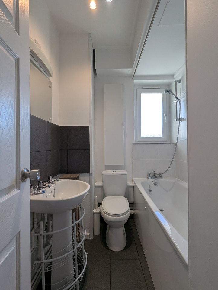 Additional image 5 of 1 Bed Flat, Wade House, SE1, N1 7GU