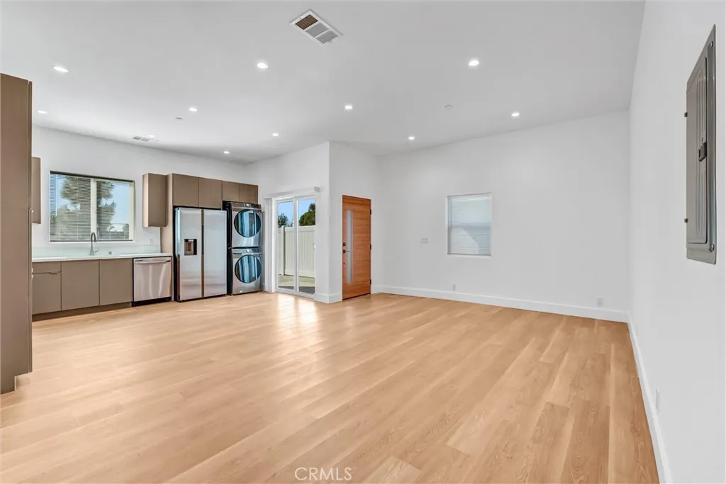 Additional image 7 of 18223 Chatsworth St, Northridge, CA 91326