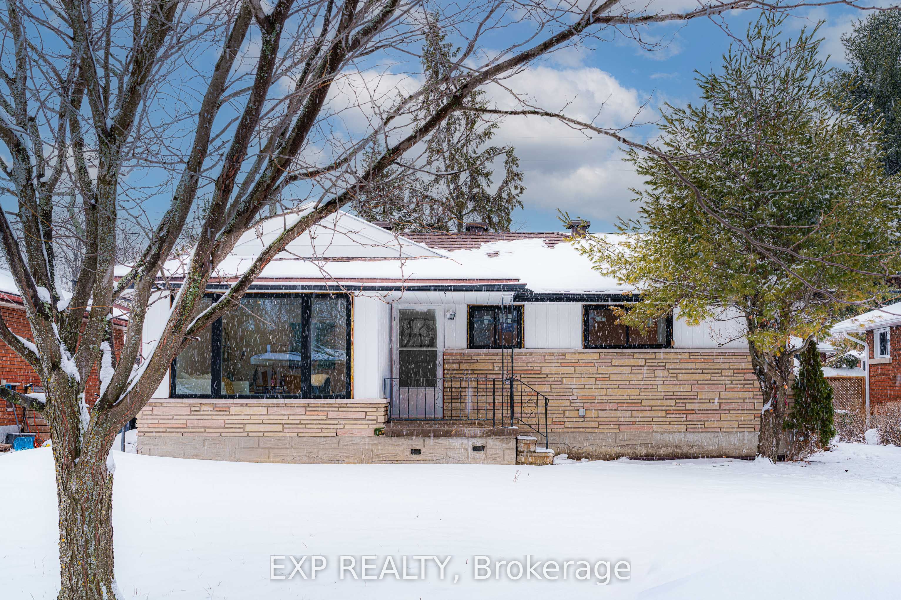 768 Pleasant Park Road, Ottawa, ON, K1G 1Y7