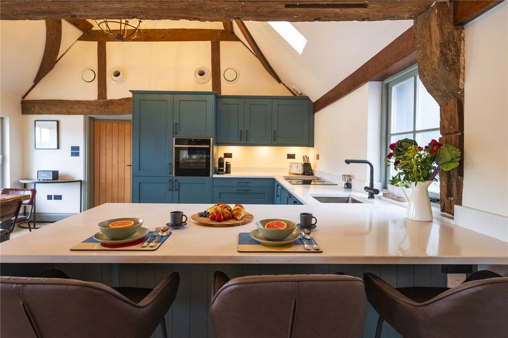 Additional image 5 of 2 bed flat for saleThameside, Henley-On-Thames, Oxfordshire RG9