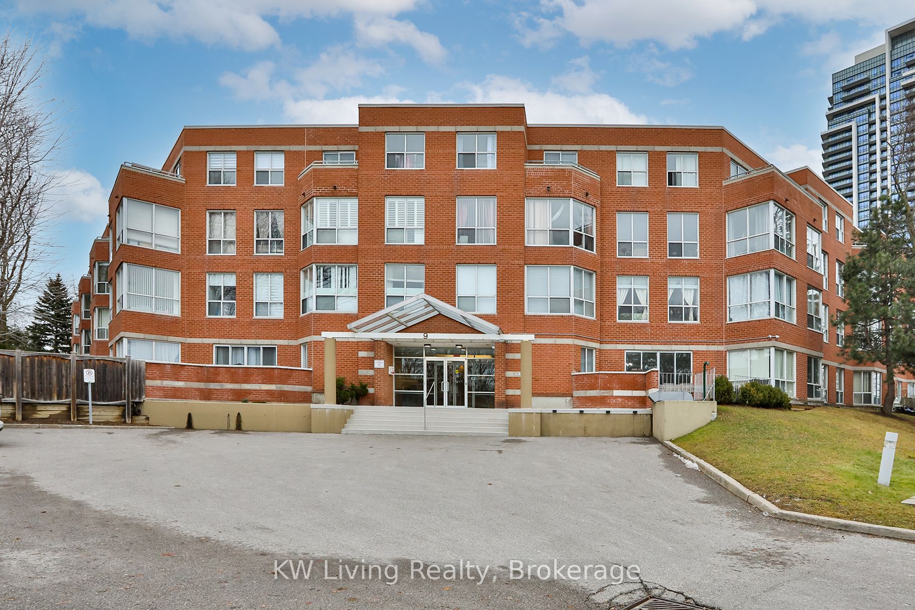 101-9 Chalmers Road, Richmond Hill, ON, L4B 3N3