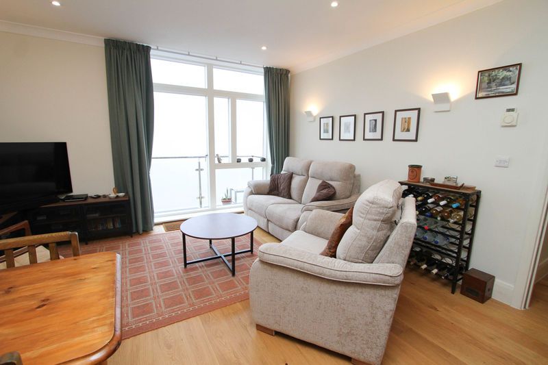 2 bed flat for saleMarine Parade, Clevedon BS21 photo 2