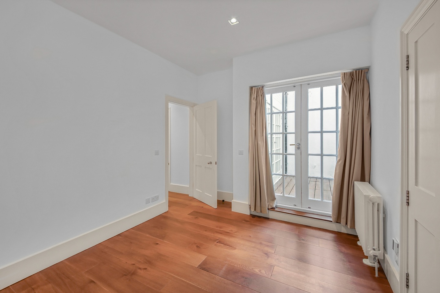 Additional image 3 of 2 Bed Flat, Queen's Gate, SW7, N1 7GU