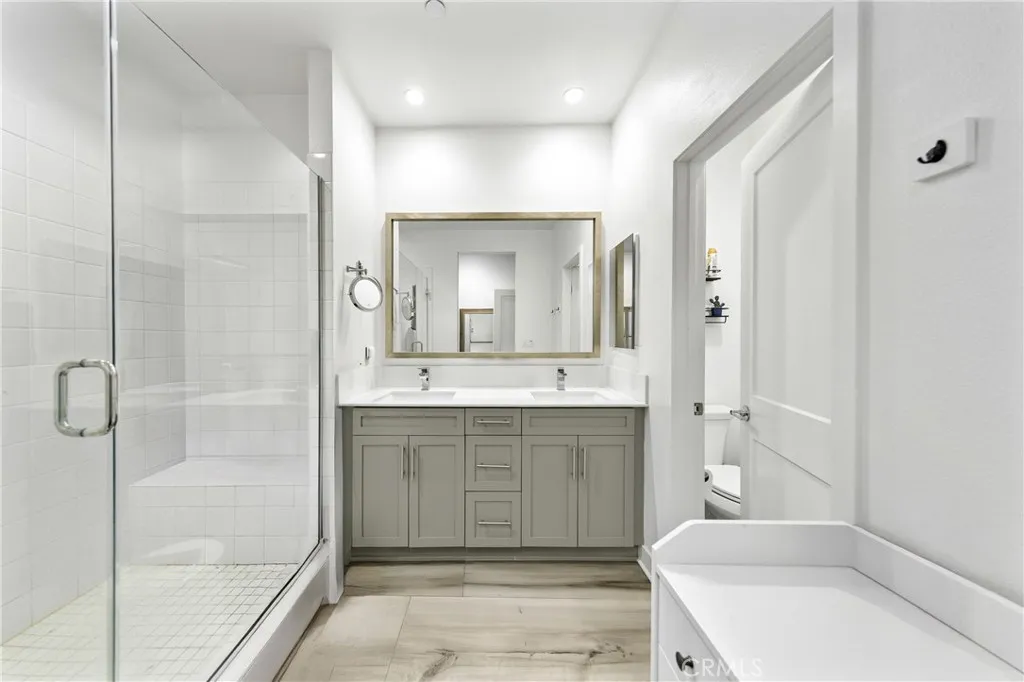 Additional image 42 of 2560 Valentina Way Unit 2, Commerce, CA 90040