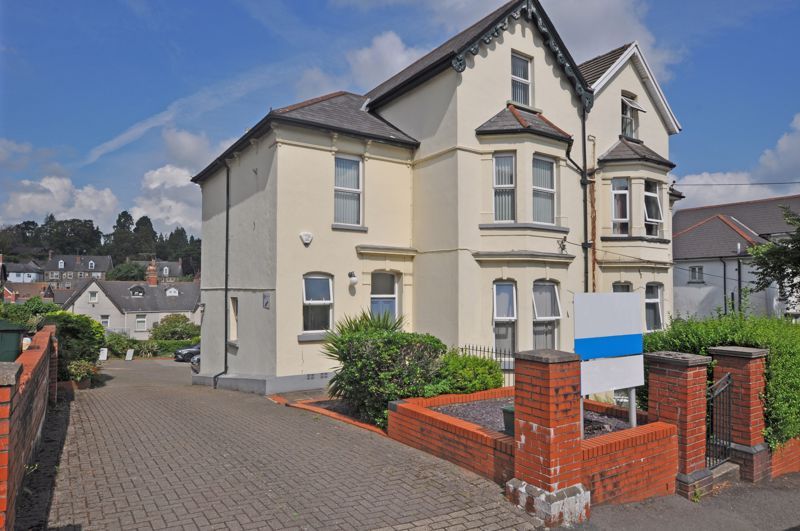 2 bed flat for saleLuxury Top Floor Apartment, Caerau Road, Newport NP20
