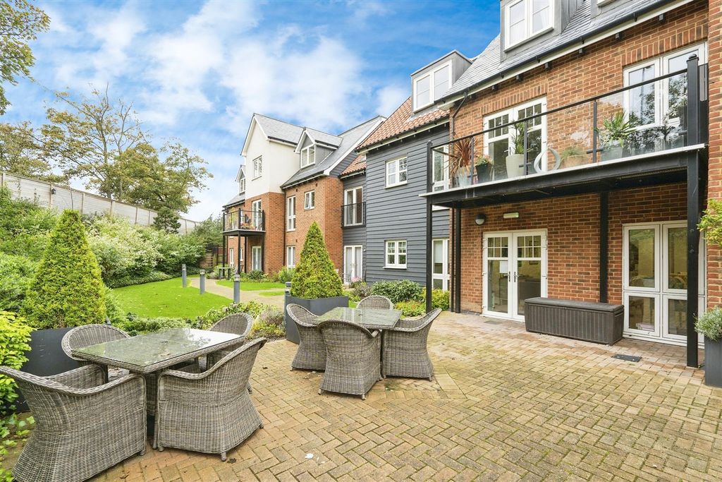 2 bed flat for saleBeaumaris Court, South Street, Sheringham NR26