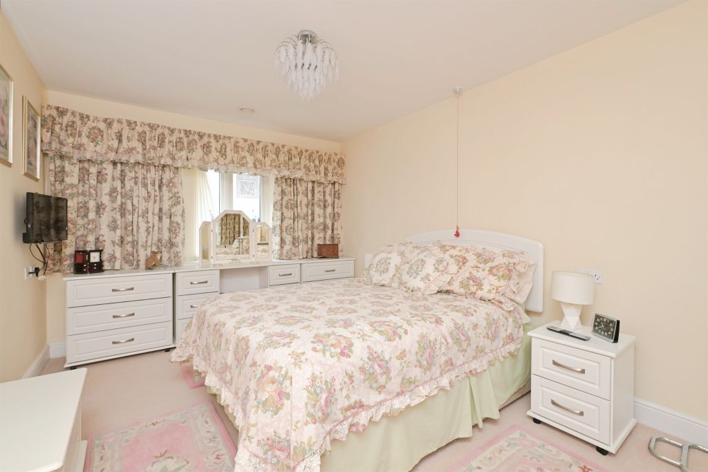 2 bed flat for saleWelford Road, Northampton NN2 photo 4