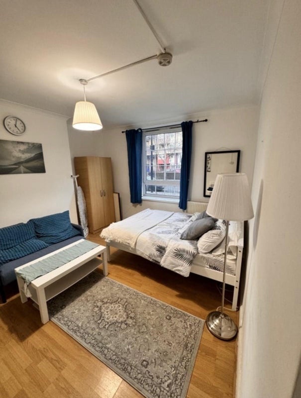 Room in a Shared Flat, Mins To Aldgate East, E1, E1 6RL