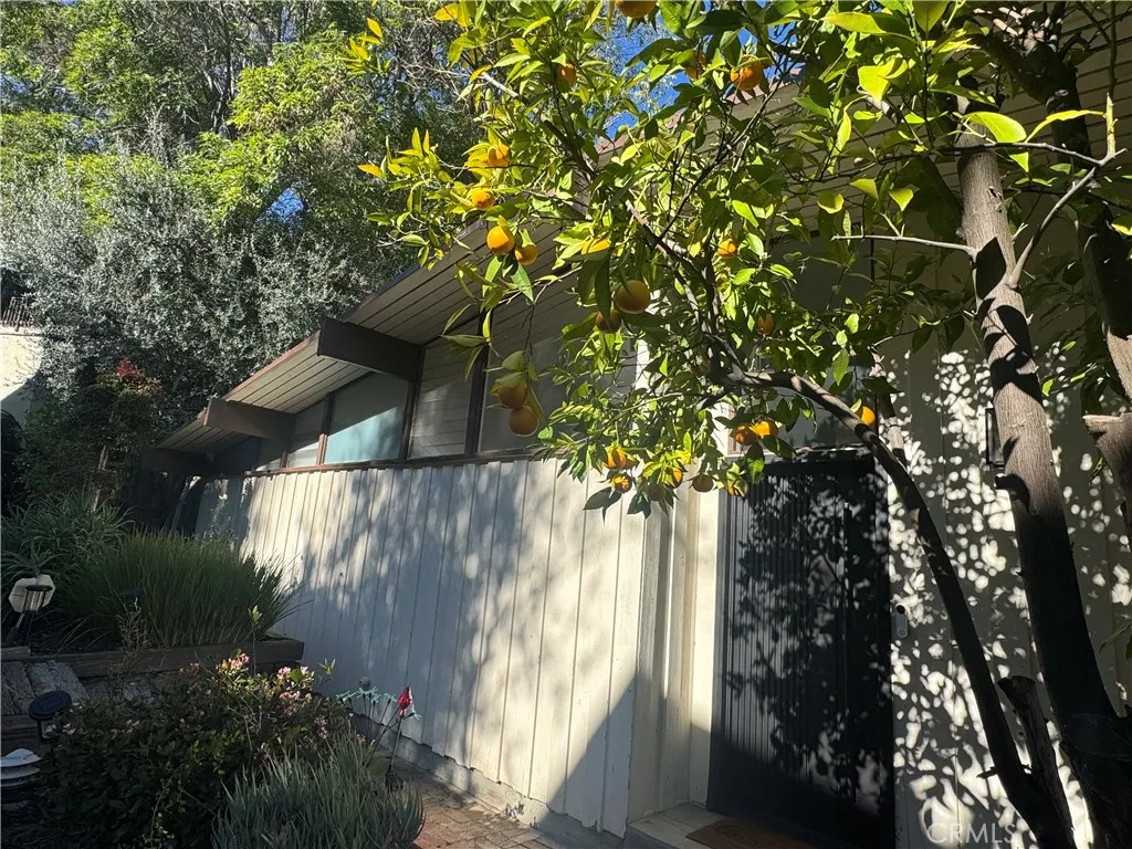 Additional image 48 of 11551 Decente Dr, Studio City, CA 91604