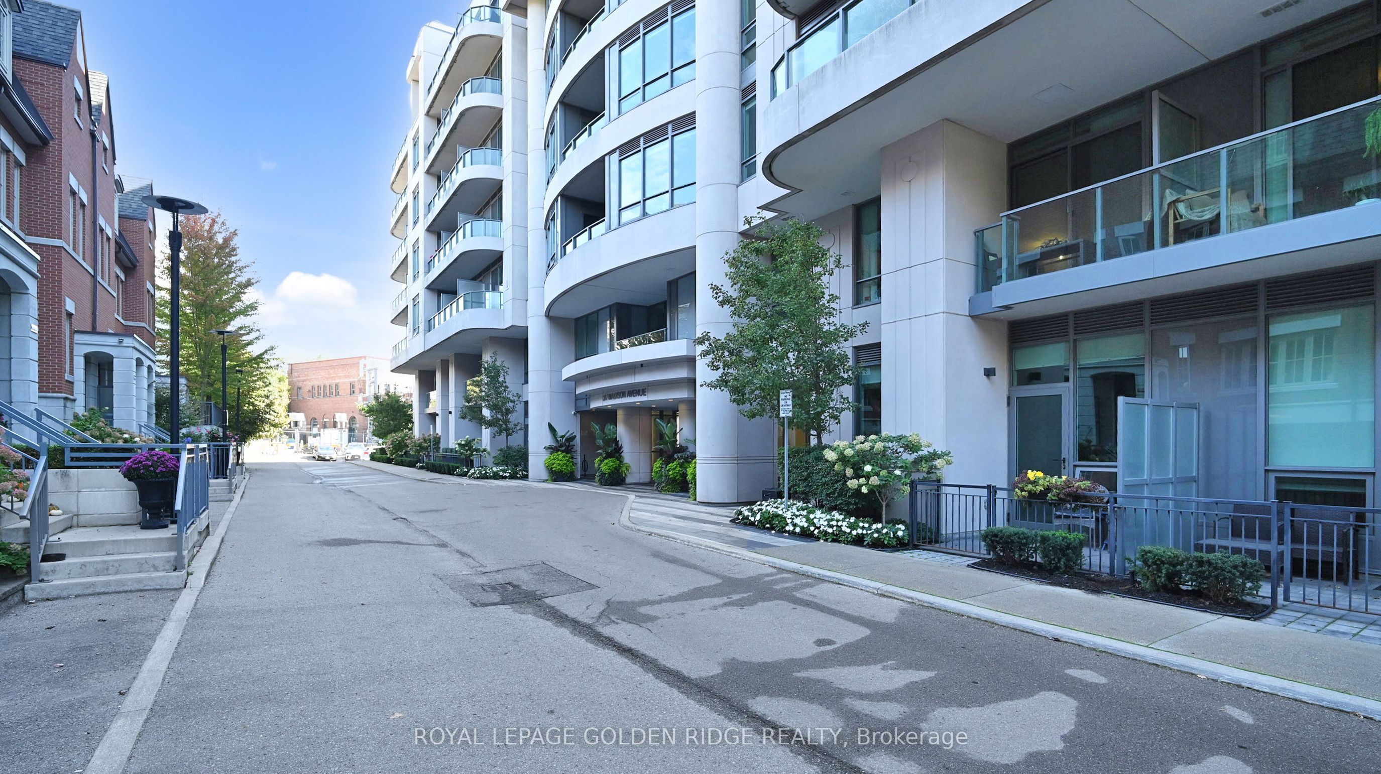 Additional image 2 of 224-377 Madison Avenue, Toronto, ON, M4V 3E1