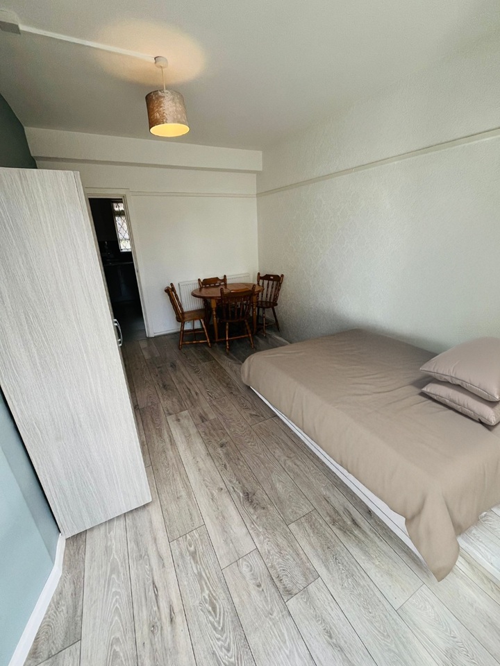 Room in a Shared Flat, Spacious Double Room In Camberwell, SE5, N1 7GU