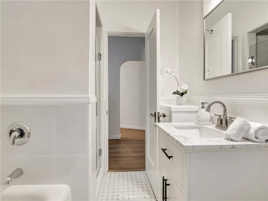 Additional image 24 of 9949 Young Drive Unit 204, Beverly Hills, CA 90212