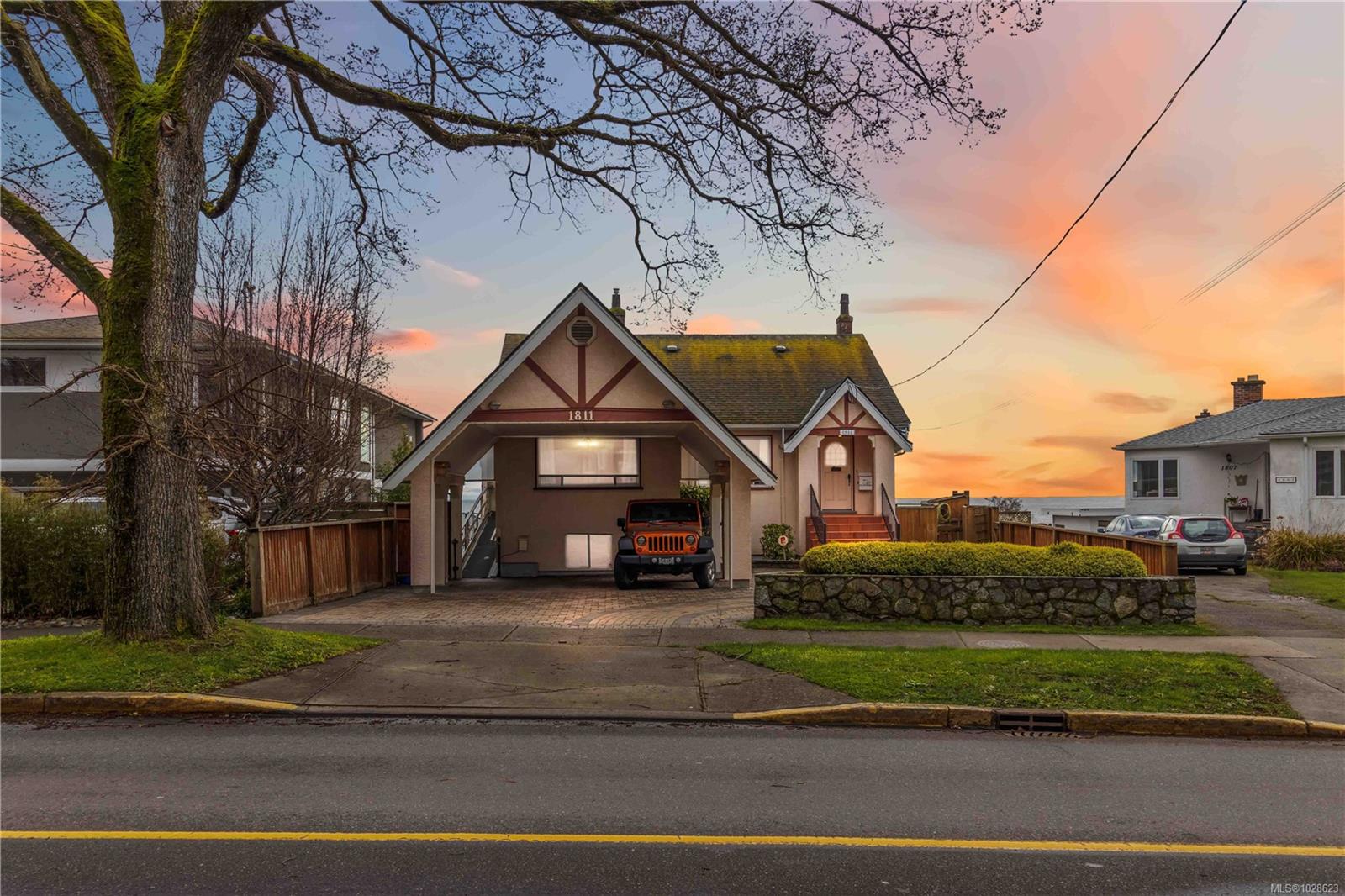 Additional image 4 of 1811 Hollywood Crescent, Victoria, BC, V8S 1J2