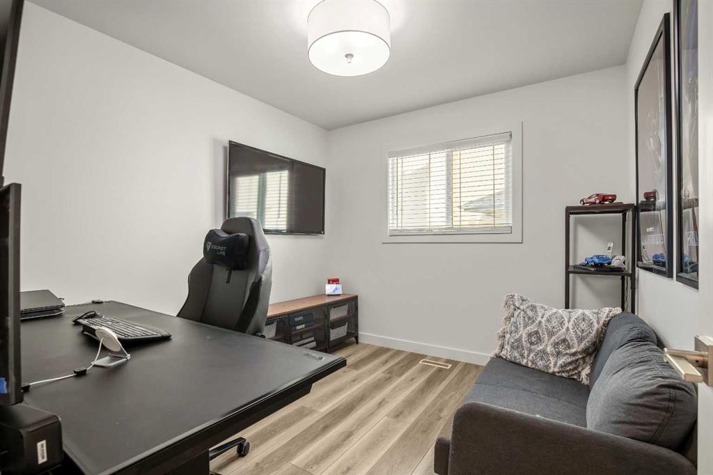 Additional image 4 of 236 Mt Sparrowhawk Place SE, Calgary, AB, T2Z 2G8