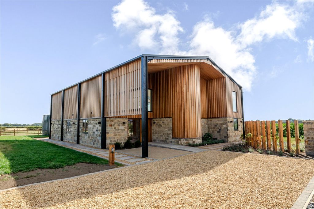 6 bed barn conversion for saleThe Hay Barn, Haggs Road, Follifoot, Harrogate HG3