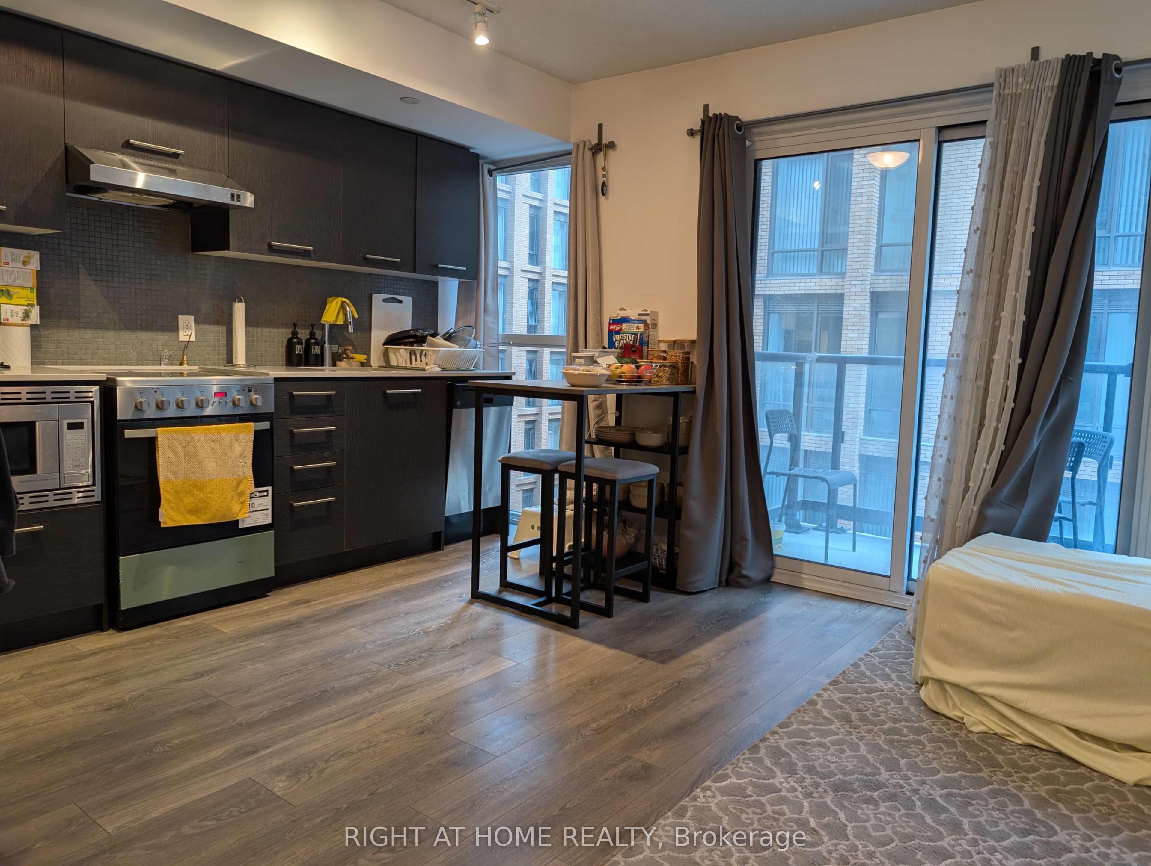 Additional image 4 of 915-87 Peter Street, Toronto, ON, M5V 0P1